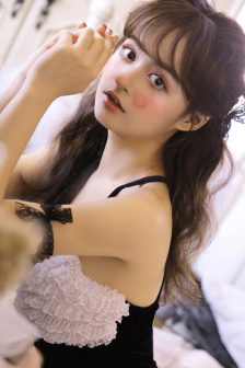 《年轻的女教师》hd9在线观看